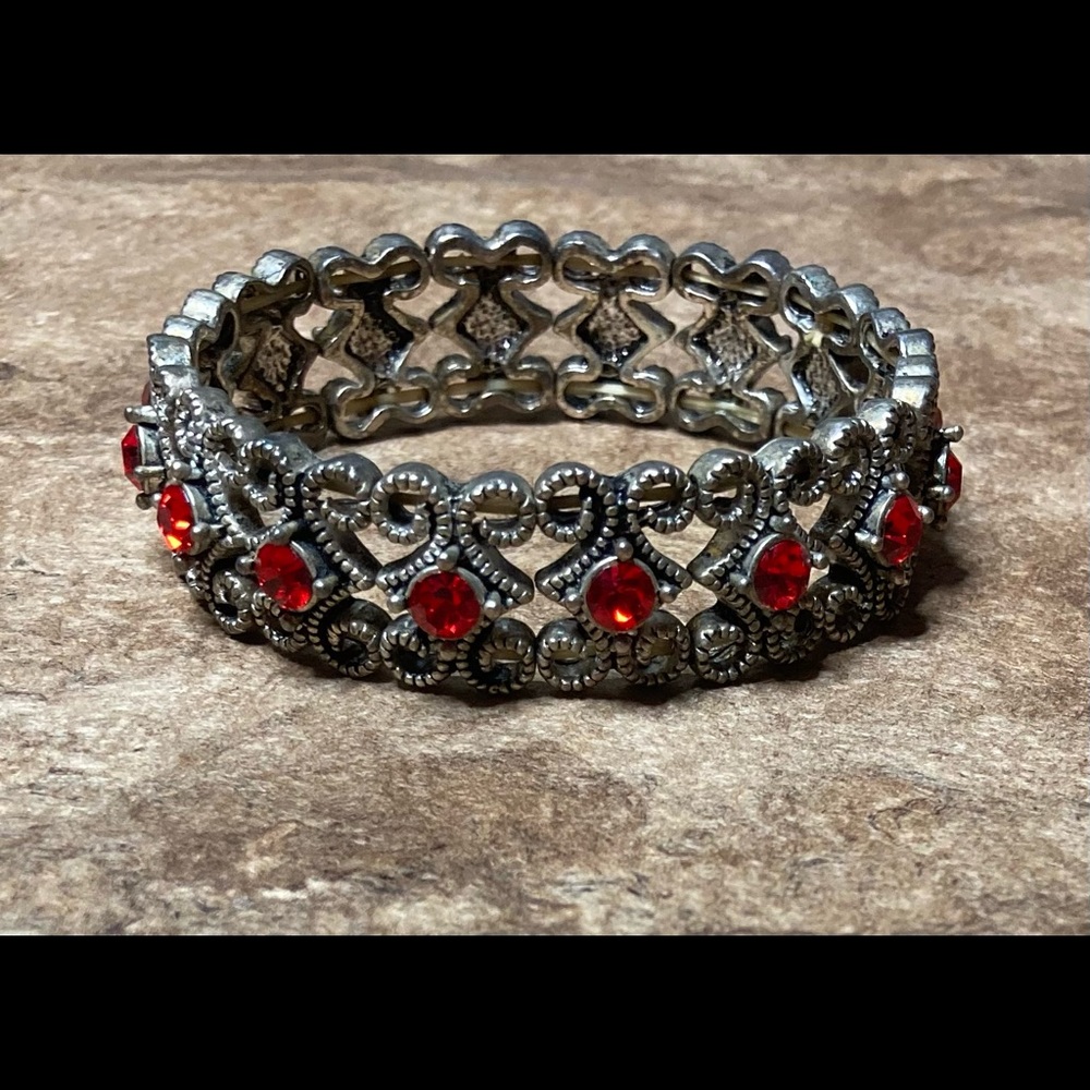 Beautiful Vintage Stretch Bracelet